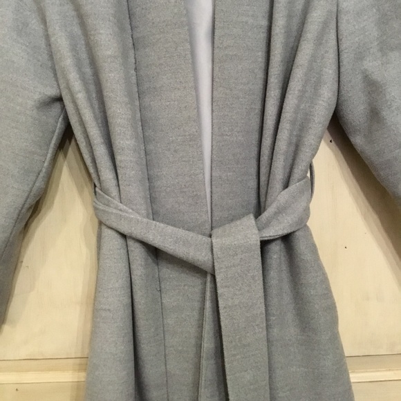 The Fifth Label Women’s Light Gray Minimalist Coat Size M EUC - Picture 4 of 8
